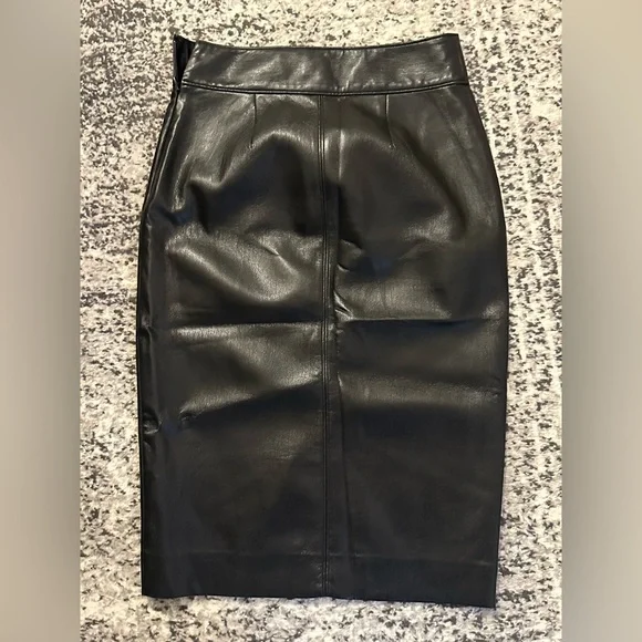 Aritiza Babaton midi pegu skirt in size 4. Slit in the front - Picture 3 of 4